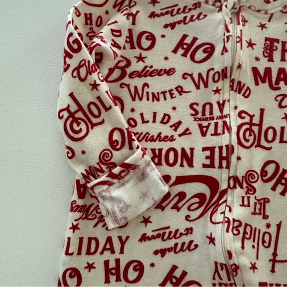 Old Navy 0-3 Months Baby Holiday Christmas Pajamas Footie PJs Red - Picture 4 of 6